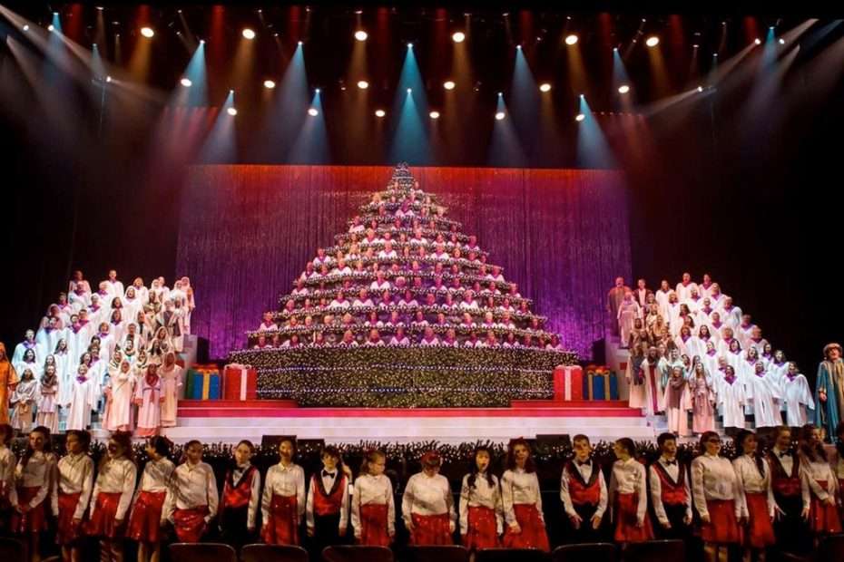 Portland's Singing Christmas Tree choir with Lectrosonics M2 Duet system