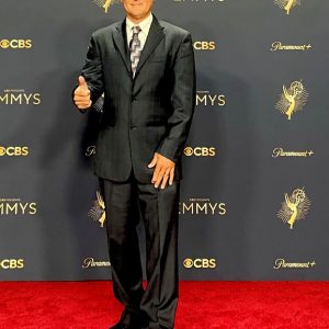 Bruce_Beacom_Emmy_RedCarpet Bruce Beacom gives thumbs up at Emmys, a hearing-impaired sound mixer.