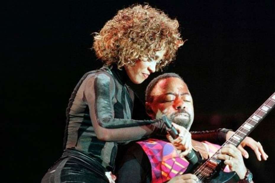 Paul Jackson Jr. performs with singer in "This Is How I Did It" video series